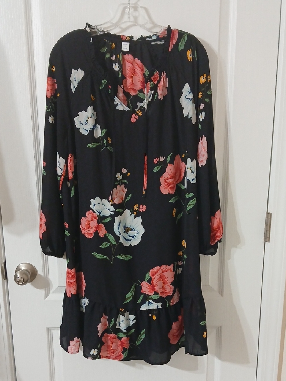 Old Navy Black Floral Long Sleeve Dress